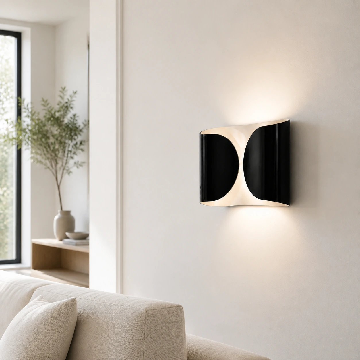 Black Foglio Wall Lamp in a bright living room
