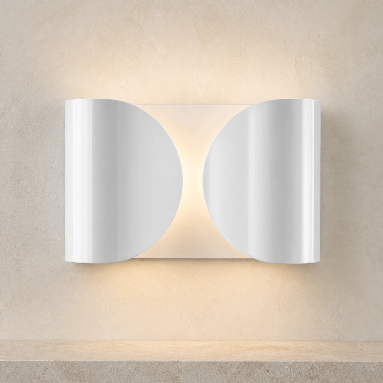 White Foglio Wall Lamp on warm limewash