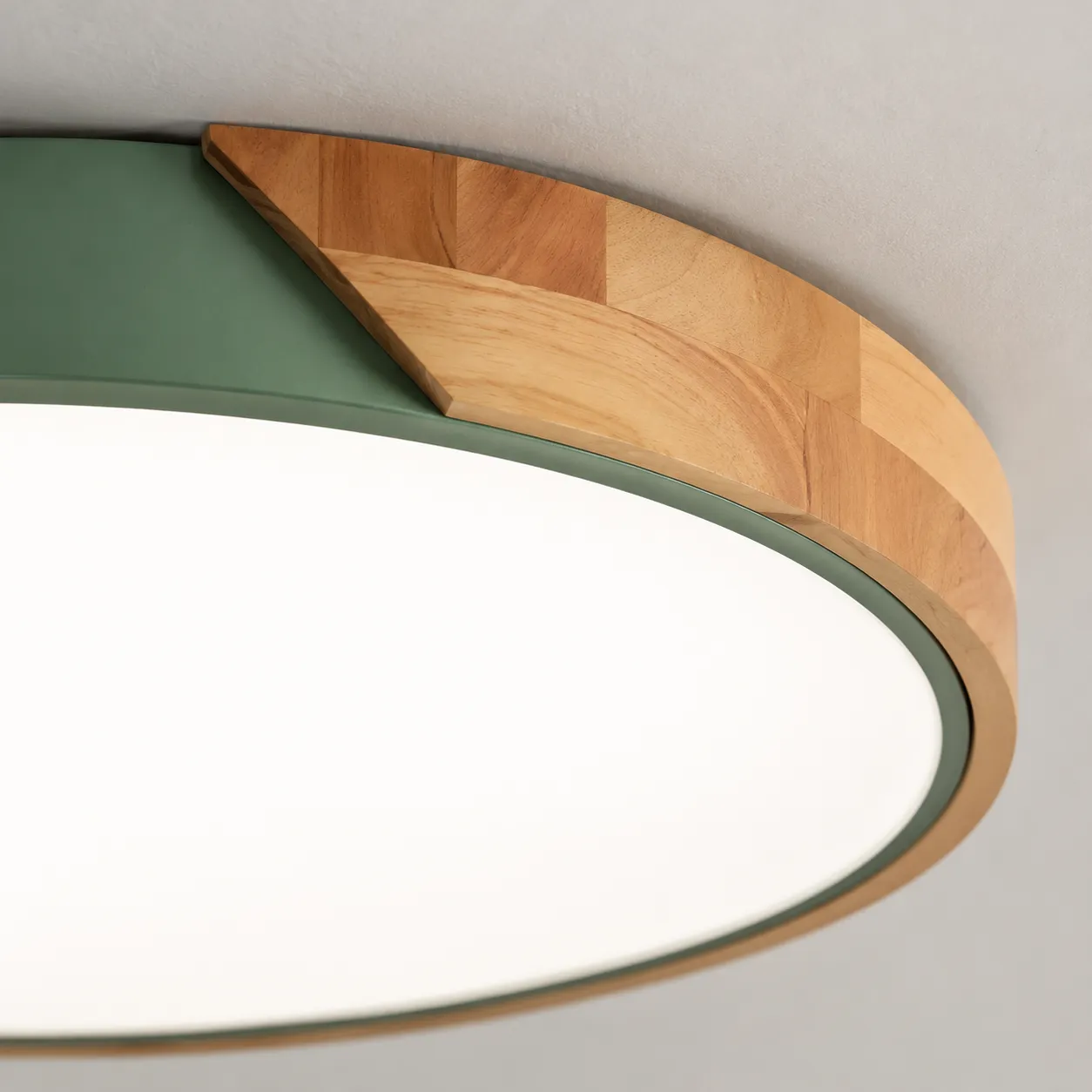 Gros plan sur l'accent bois et le bord vert Apollo Macaron