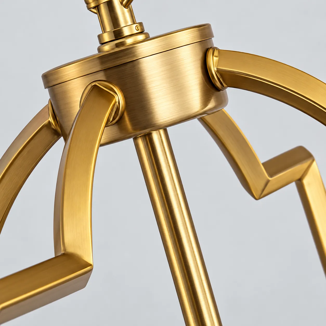 Detalhe da conexão da estrutura de metal escovado
