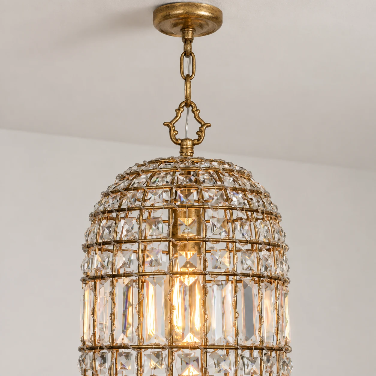 Clara decorative top loop and suspension detail