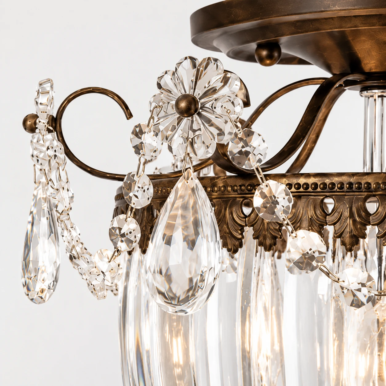 Lustre en cristal rustique américain - Détail du produit montrant le matériau principal et la finition confirmés