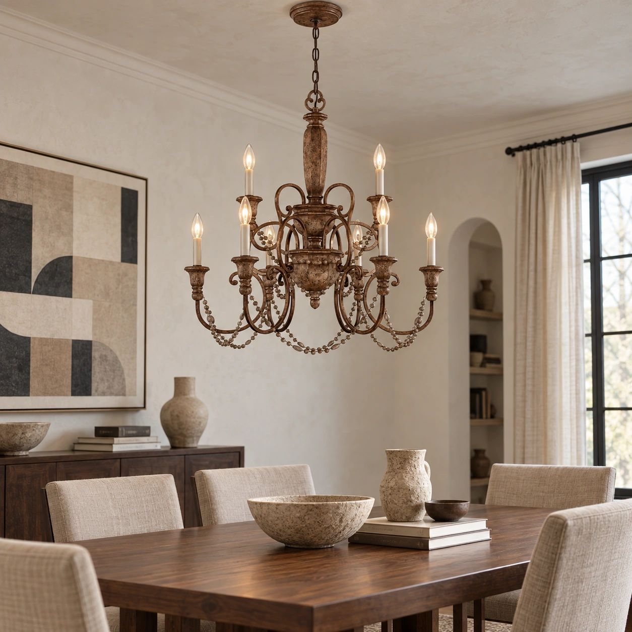 Lámpara colgante vintage de madera Aurelia sobre un comedor habitado.