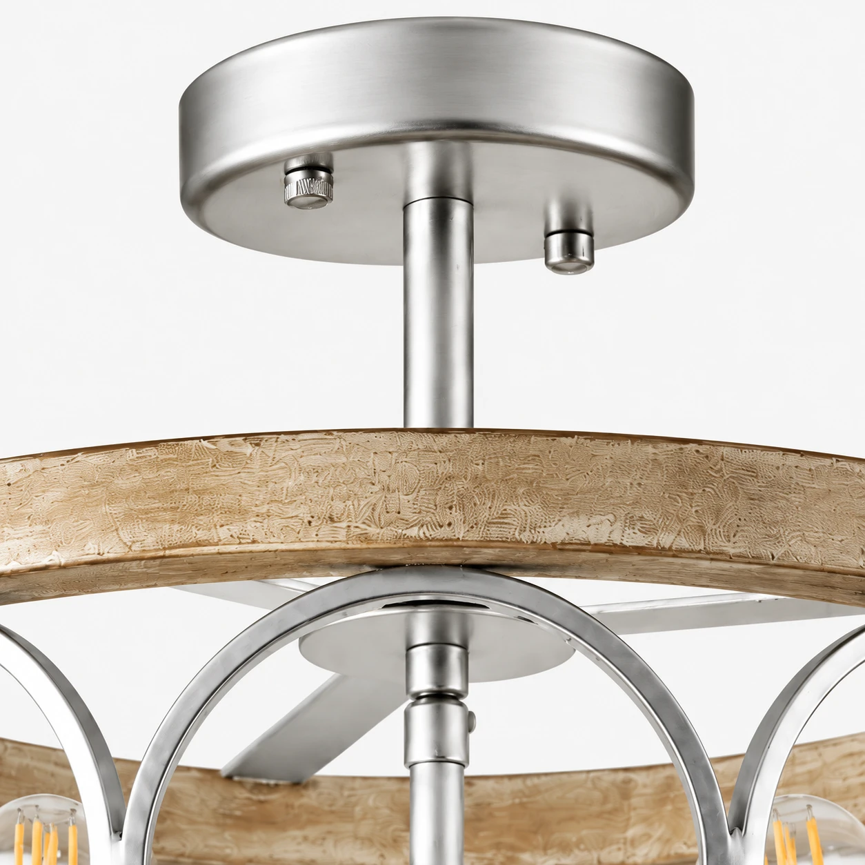 Detalle de la lámpara de techo tipo farol rústico americano de madera
