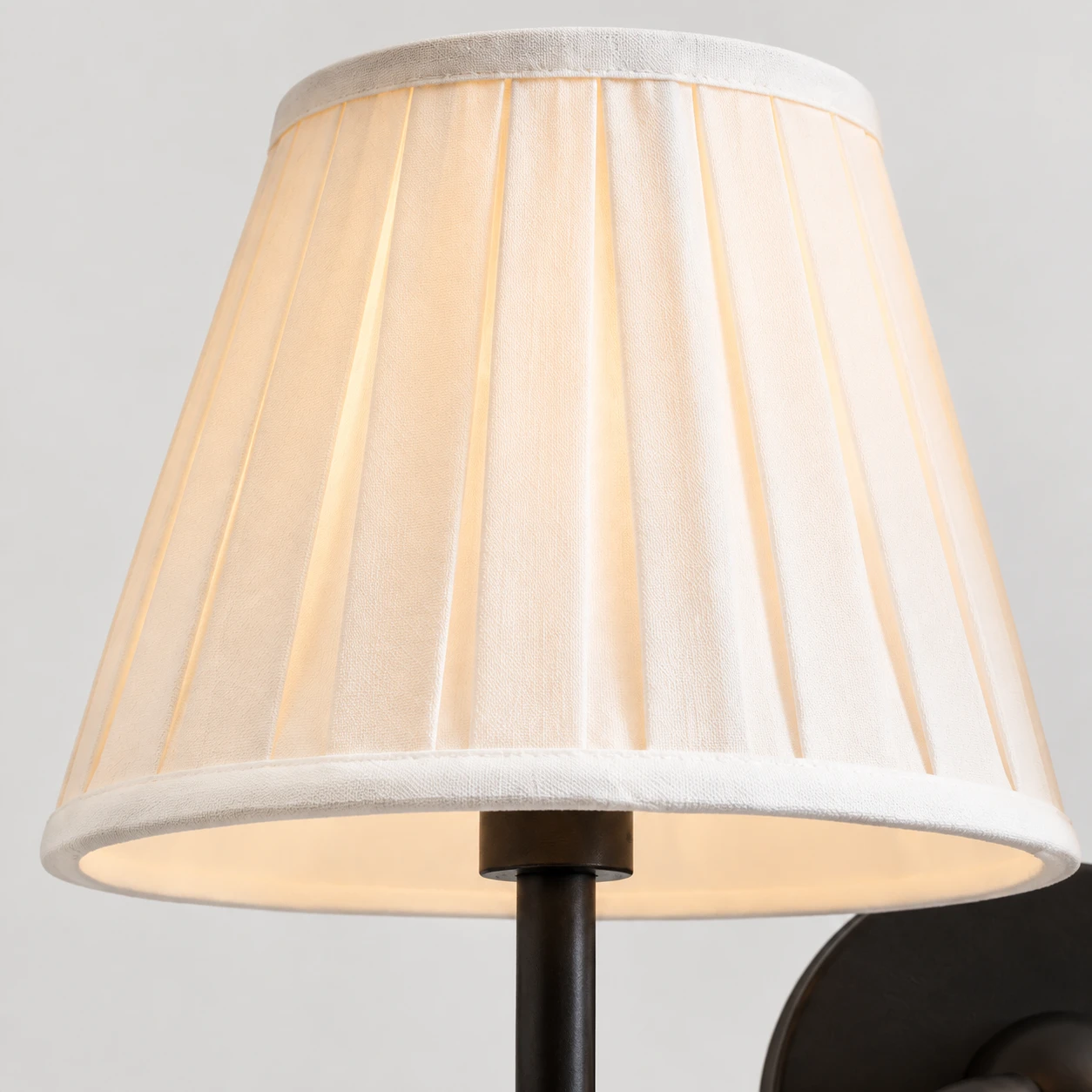 Détail du plafonnier rustique en tissu
