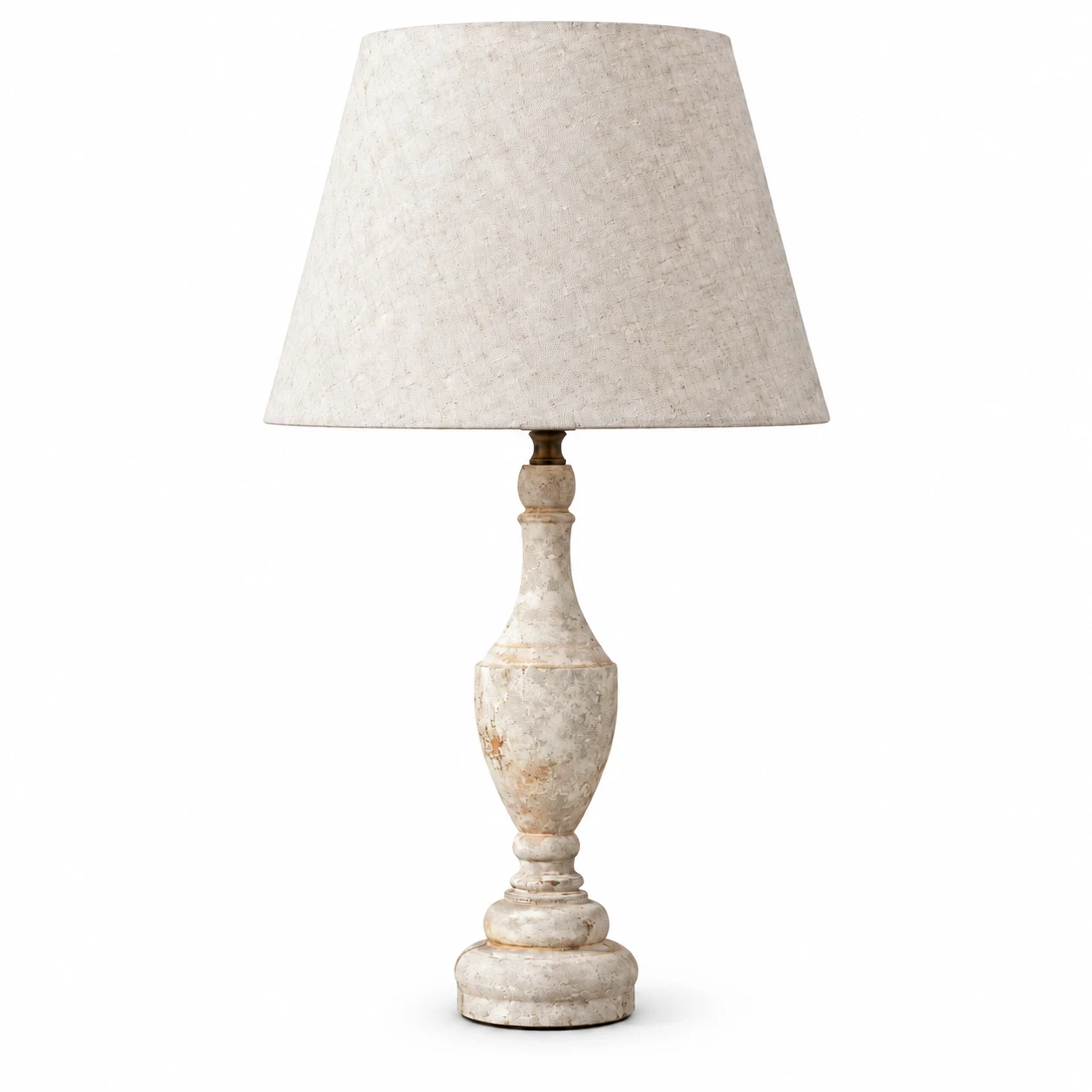 Lampe de table entièrement blanche antique sur fond blanc pur