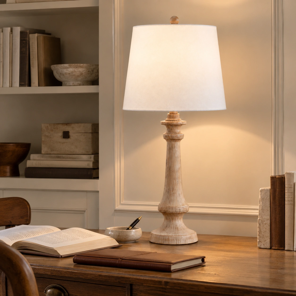 Lampe de table sur un bureau