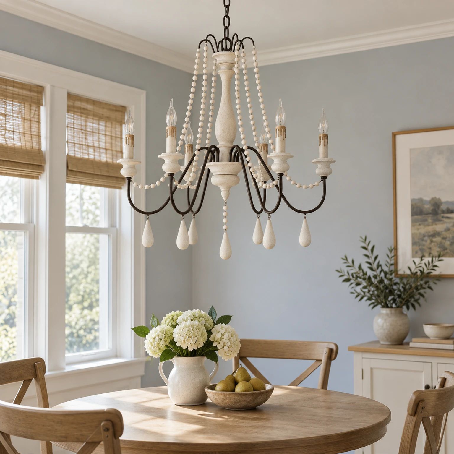Lustre vintage blanc en forme de branche dans un coin repas américain typique