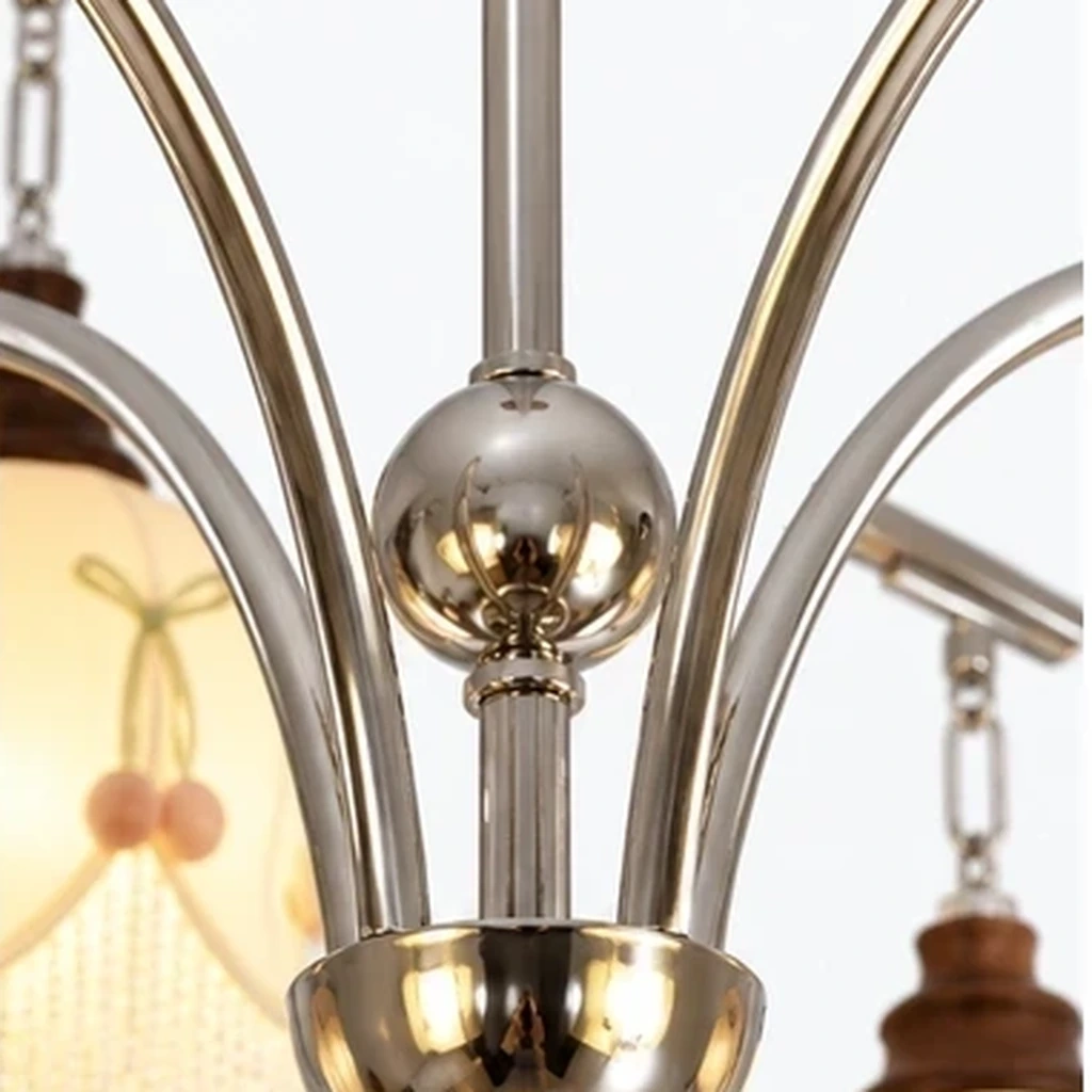 Close view of polished nickel center arms and hub
